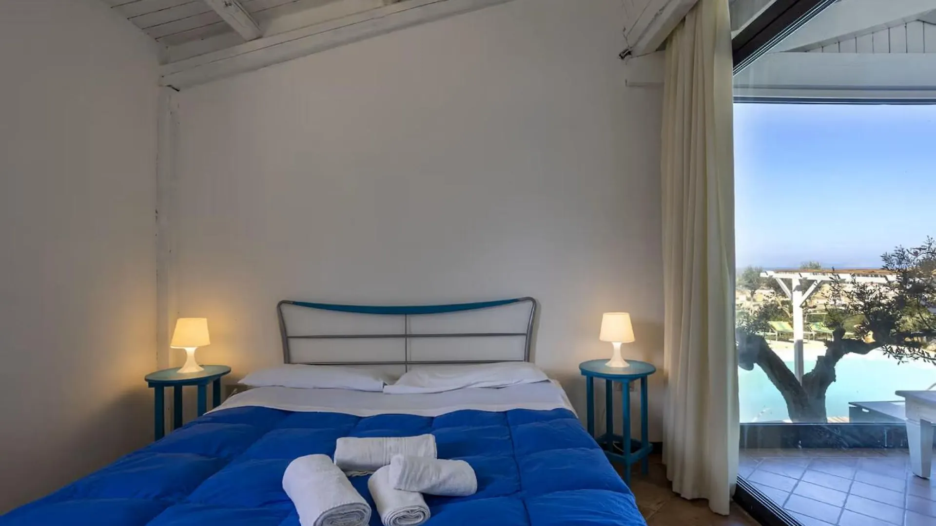 Villa Retreat With Private Pool And Mesmerizing Sea View Parrinello