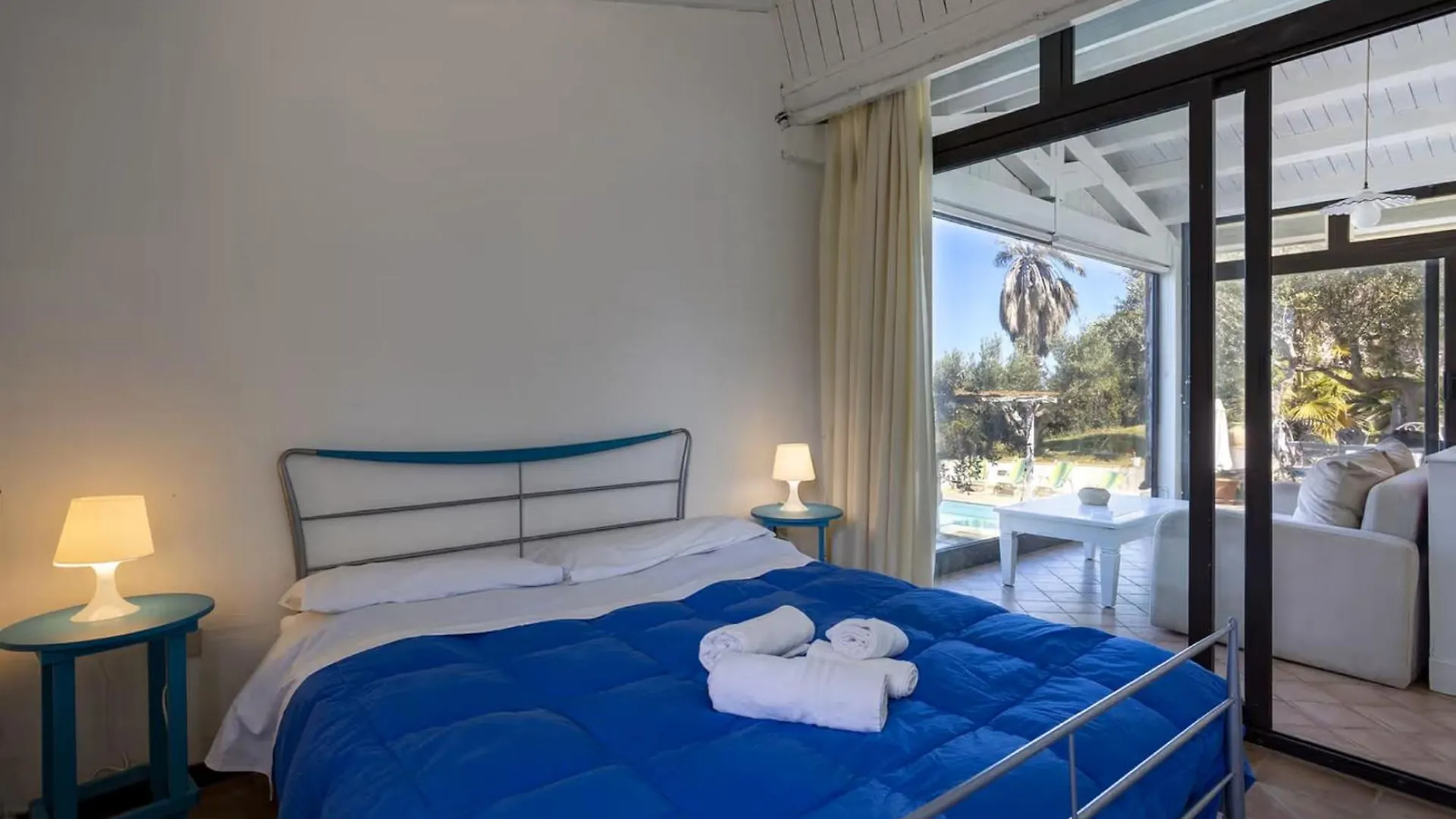 Villa Retreat With Private Pool And Mesmerizing Sea View Parrinello